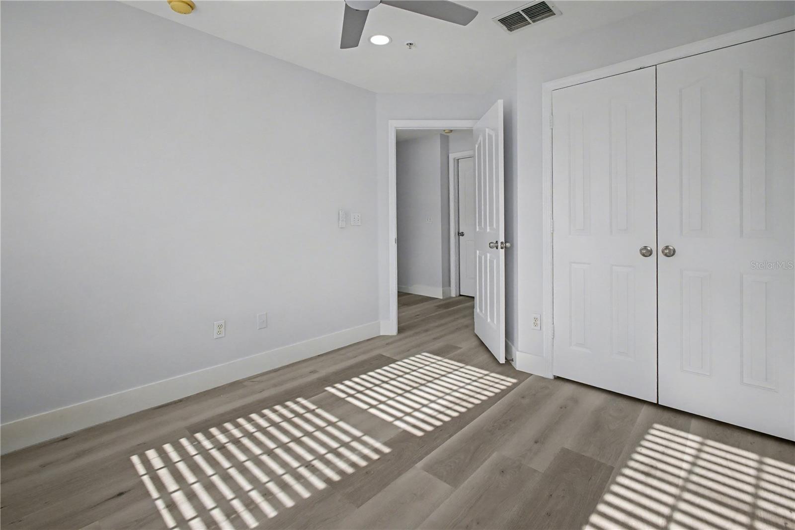 Image 20 of 34 For 1042 Waterside Drive