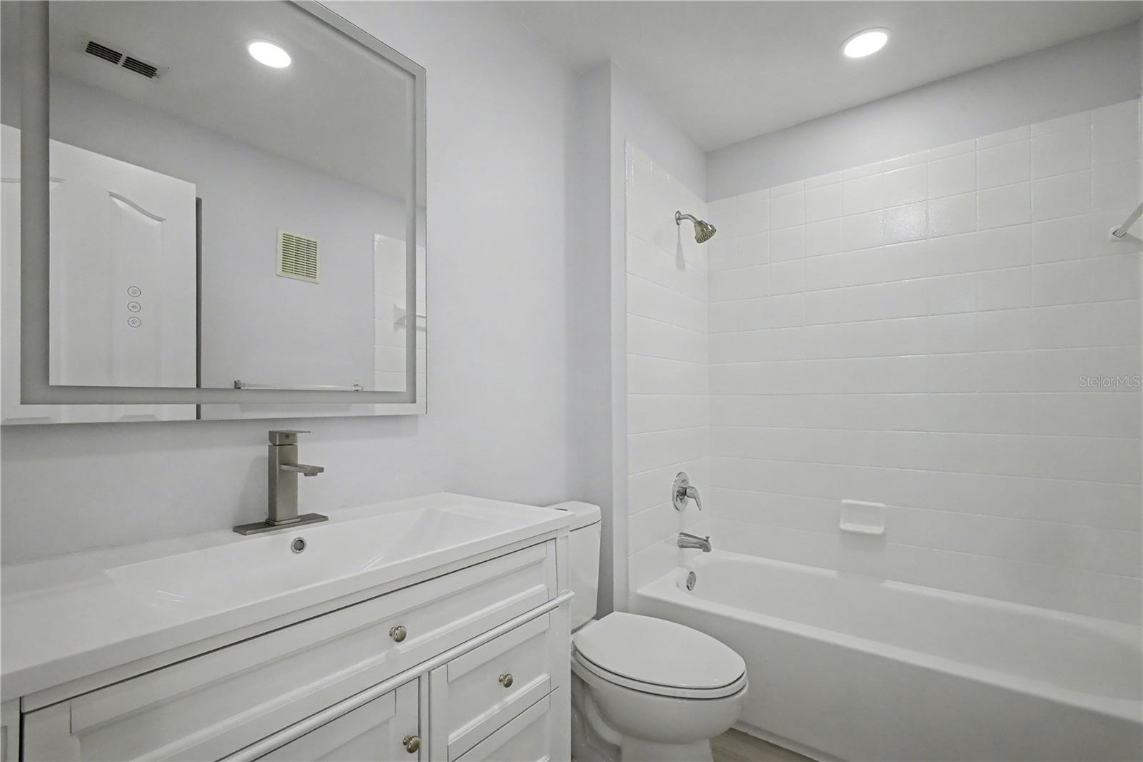 Image 21 of 34 For 1042 Waterside Drive