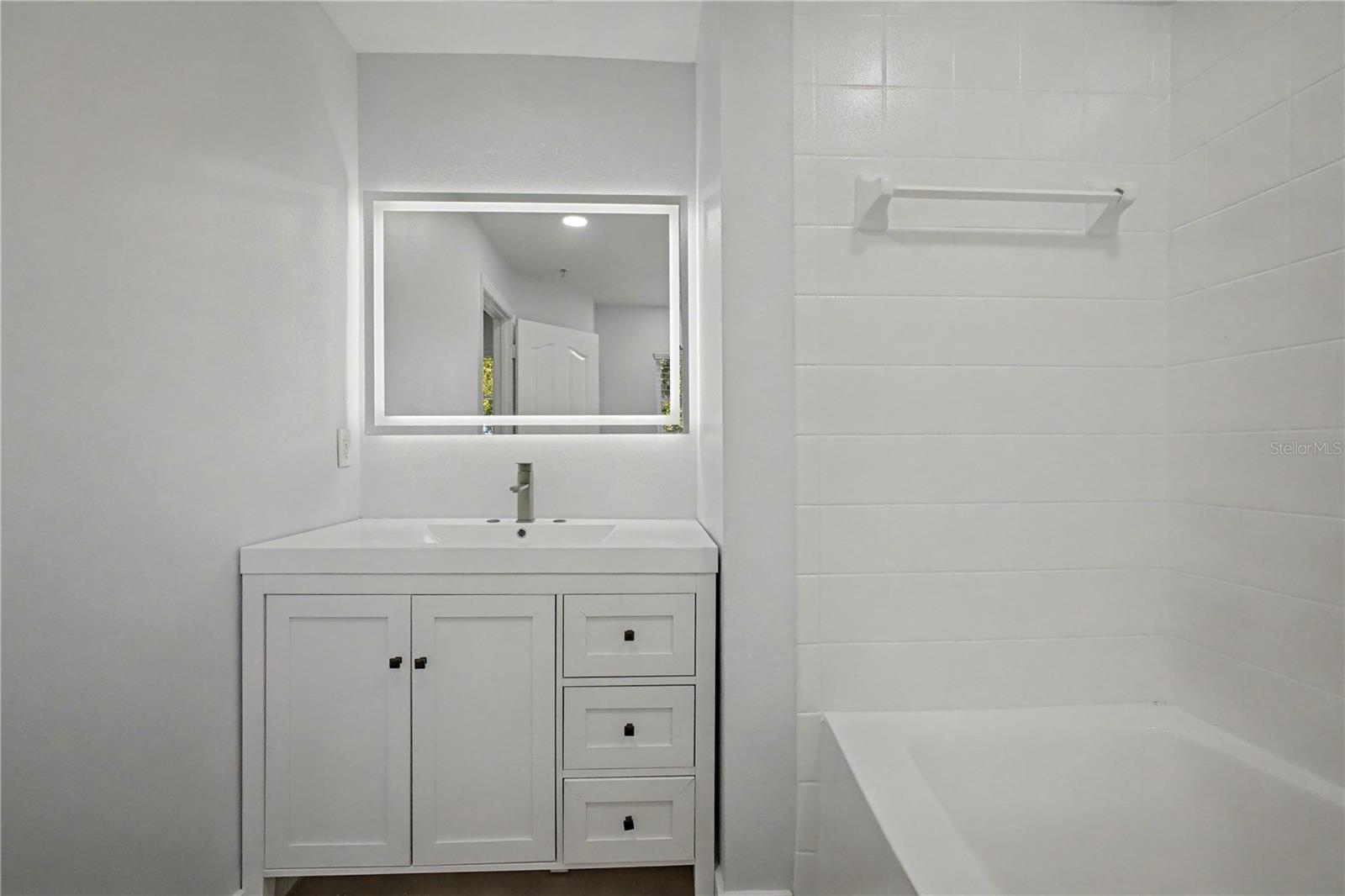 Image 27 of 34 For 1042 Waterside Drive