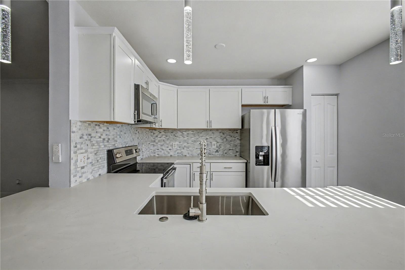 Image 9 of 34 For 1042 Waterside Drive