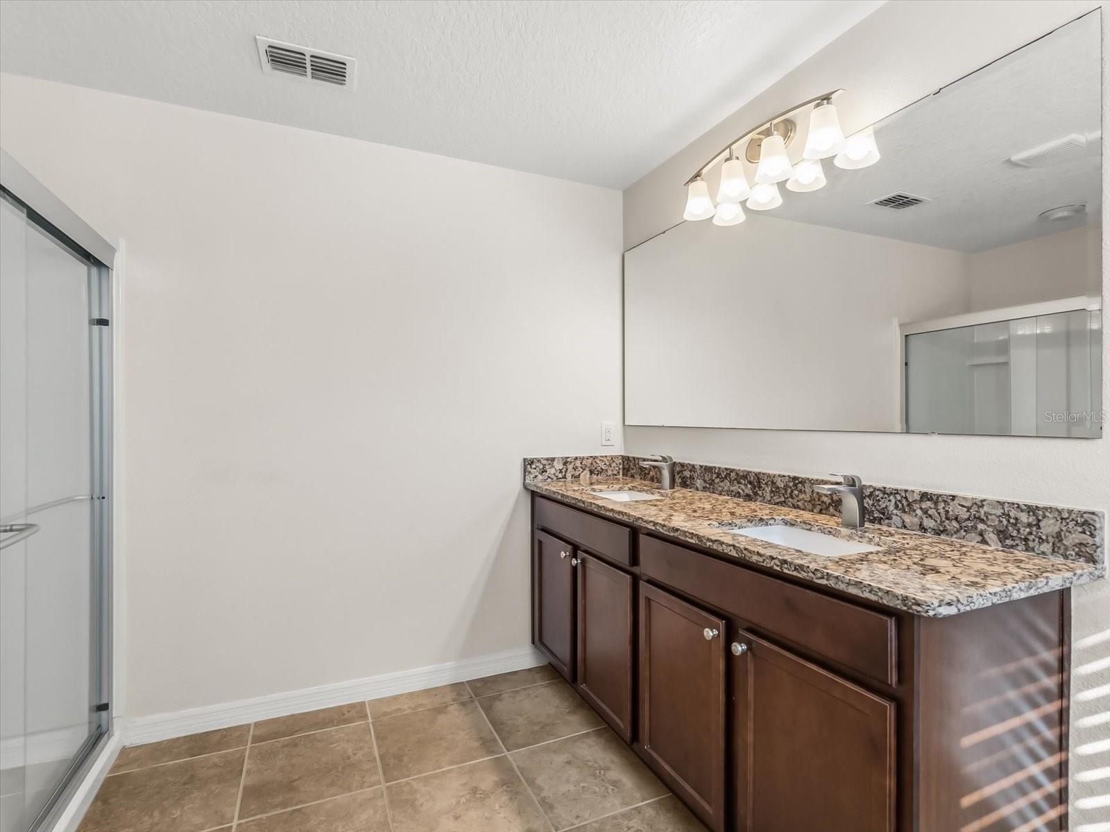 Image 16 of 34 For 16707 Broadford Lane