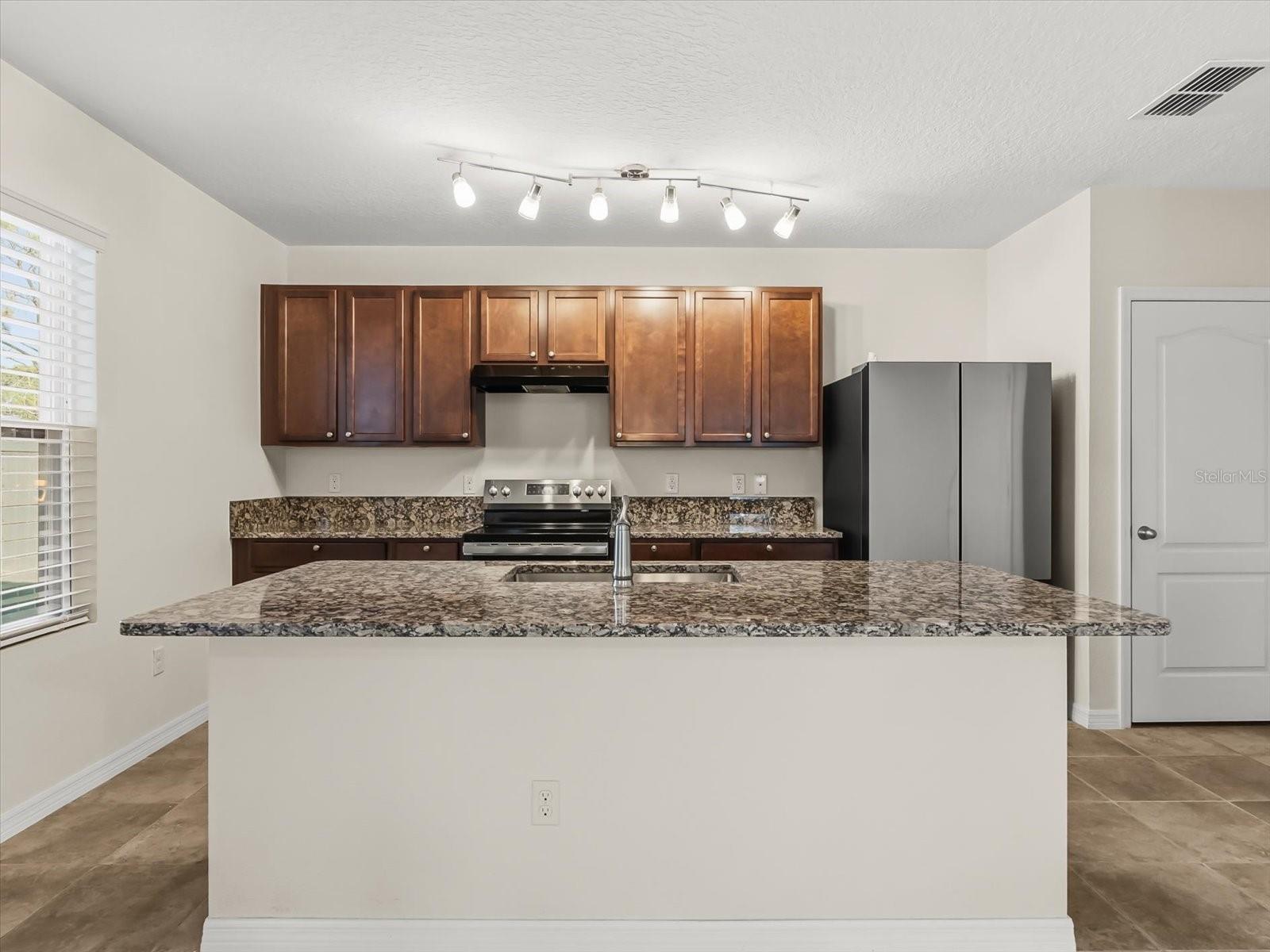 Image 9 of 34 For 16707 Broadford Lane