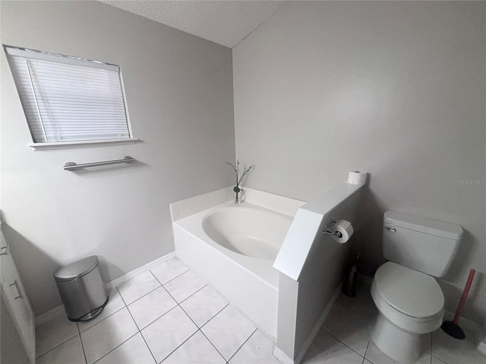 Image 6 of 26 For 977 Alsace Drive