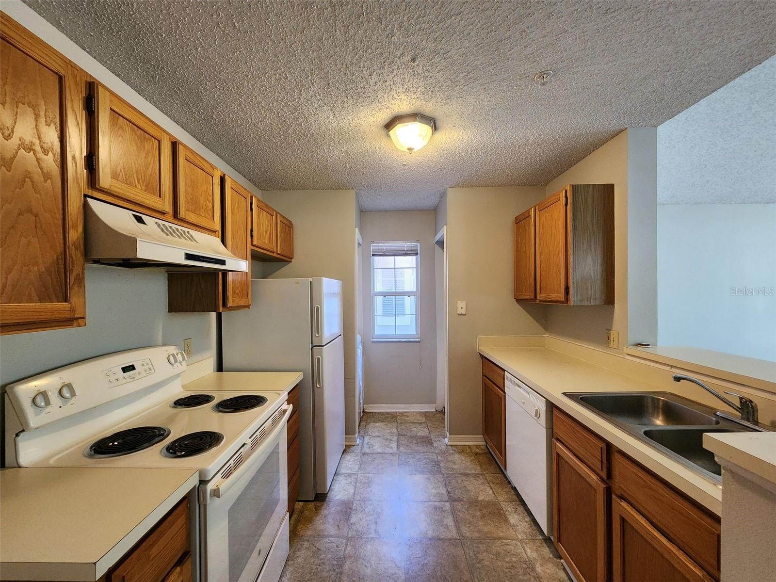 Image 14 of 23 For 995 Northern Dancer Way 205