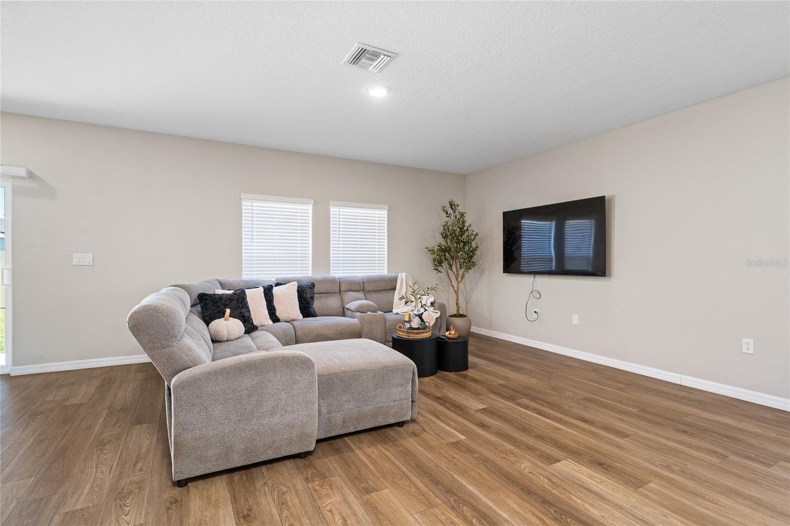 Image 7 of 27 For 5008 Starboard Street