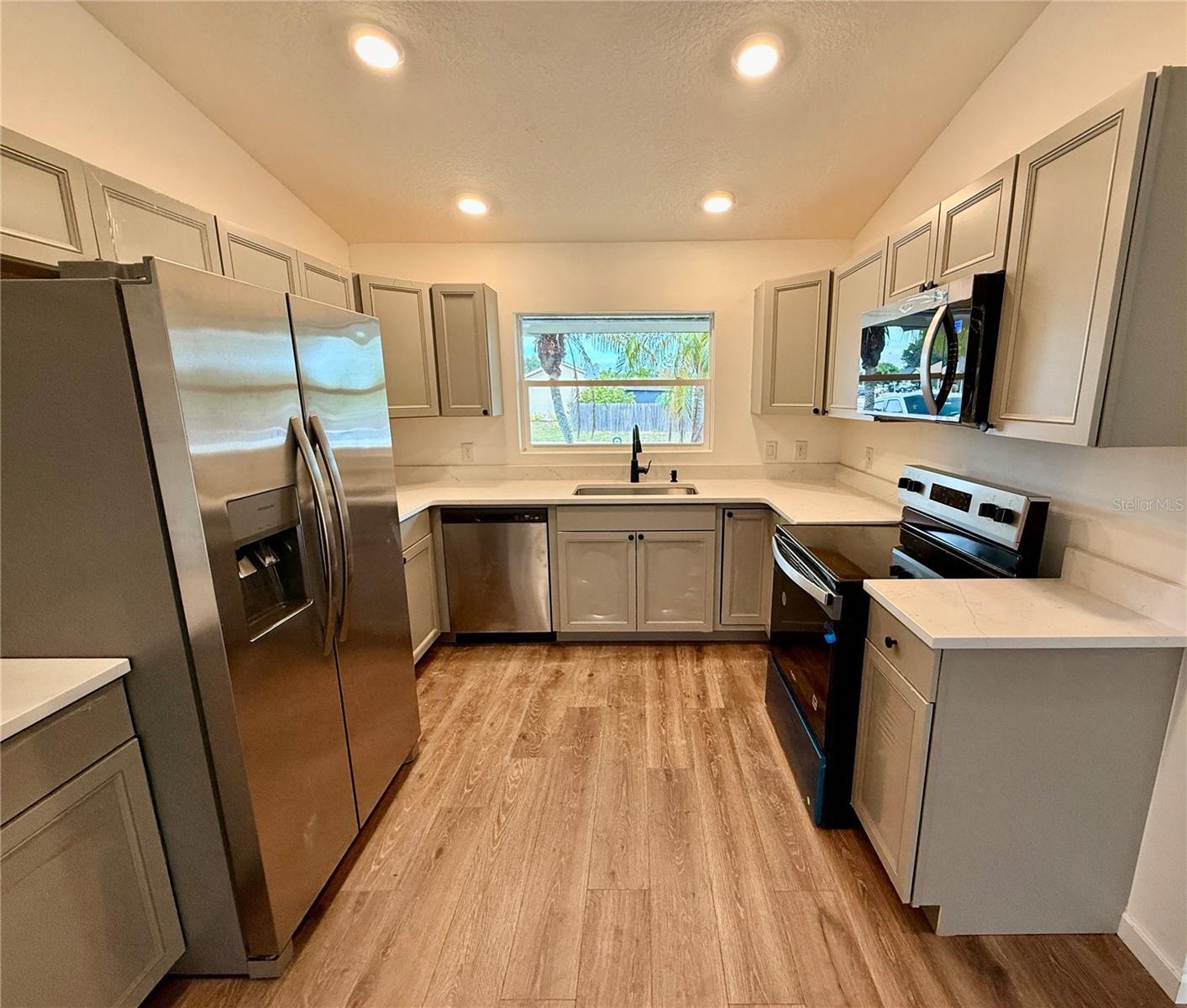 Image 4 of 23 For 7818 Kensingham Court