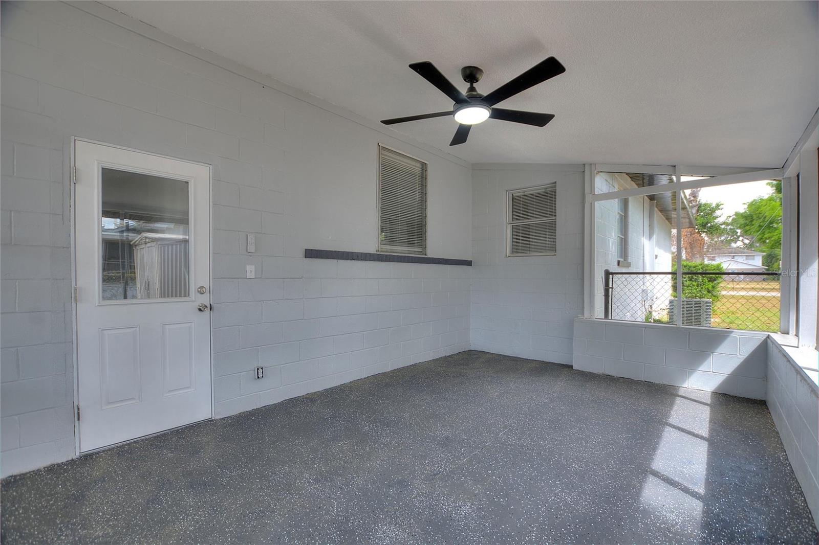 Image 34 of 40 For 666 Avenue B Sw