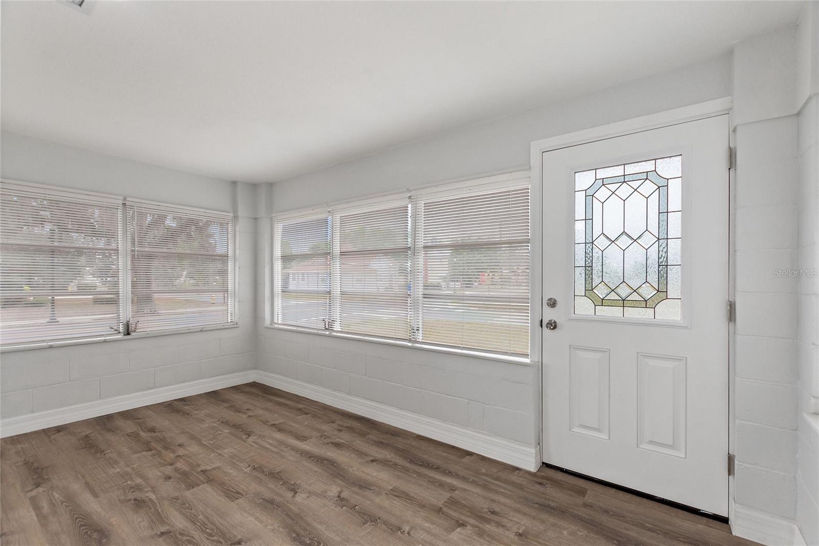 Image 8 of 40 For 666 Avenue B Sw