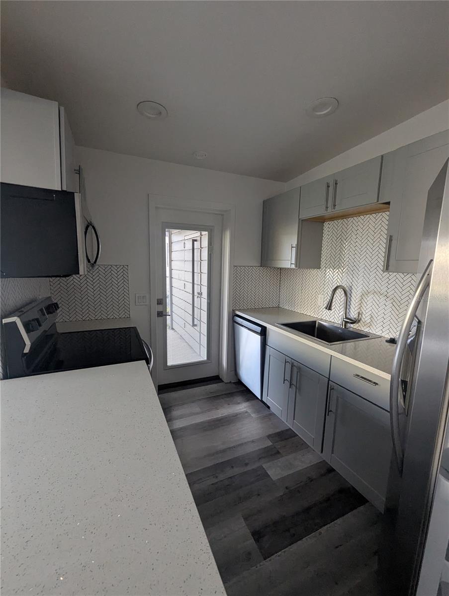 Image 12 of 23 For 928 Bumby Avenue