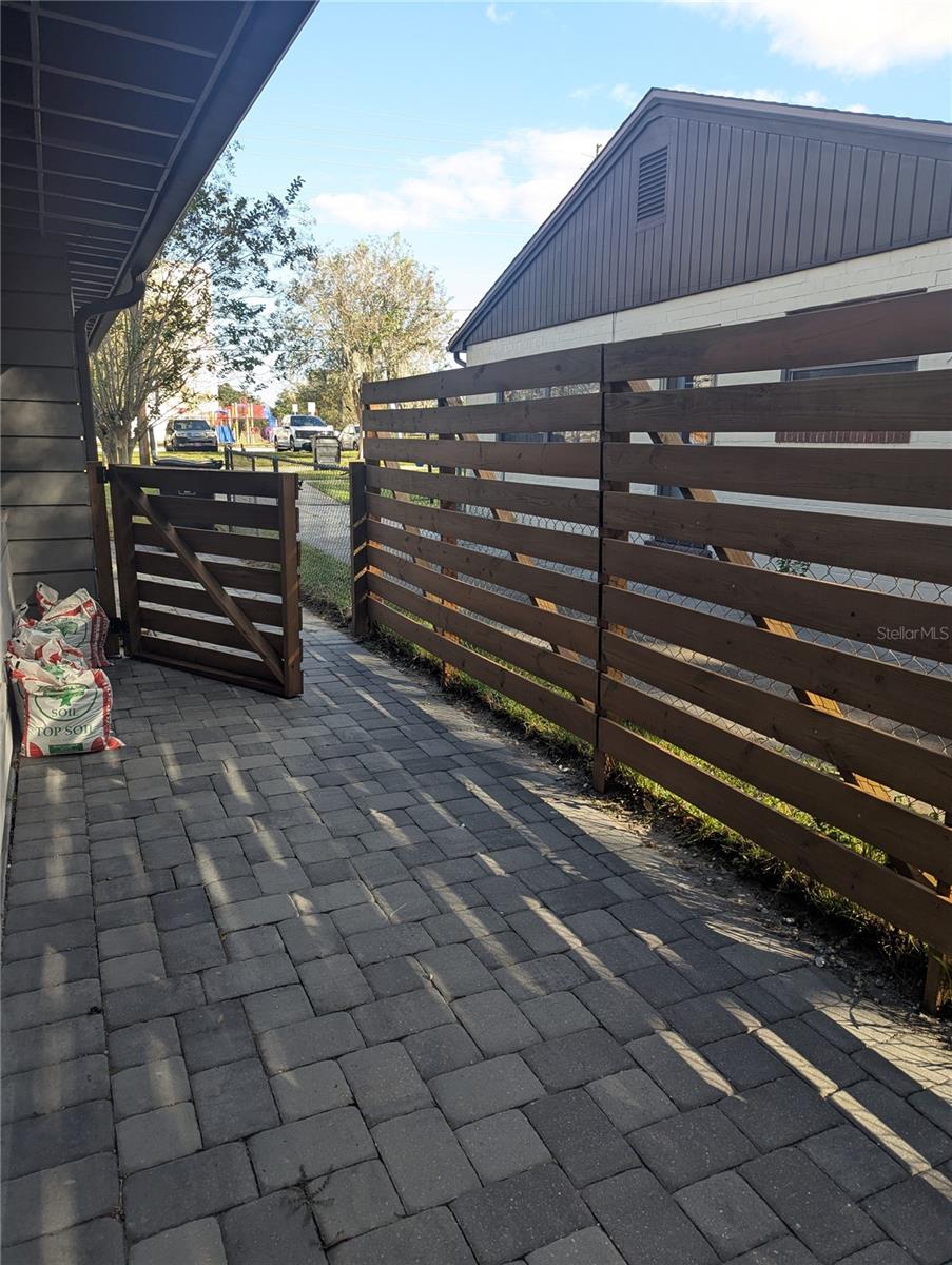 Image 7 of 23 For 928 Bumby Avenue