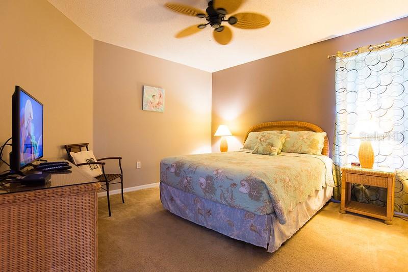 Image 11 of 18 For 977 Lake Berkley Drive