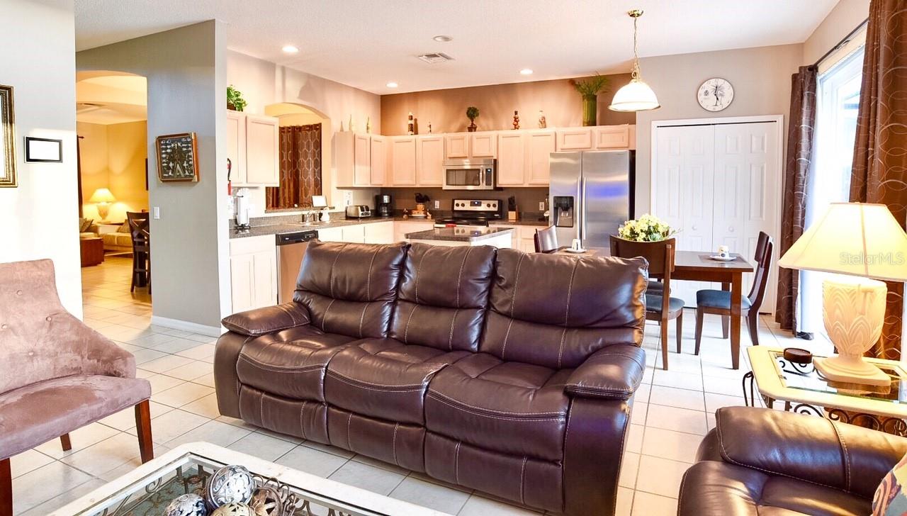 Image 6 of 18 For 977 Lake Berkley Drive