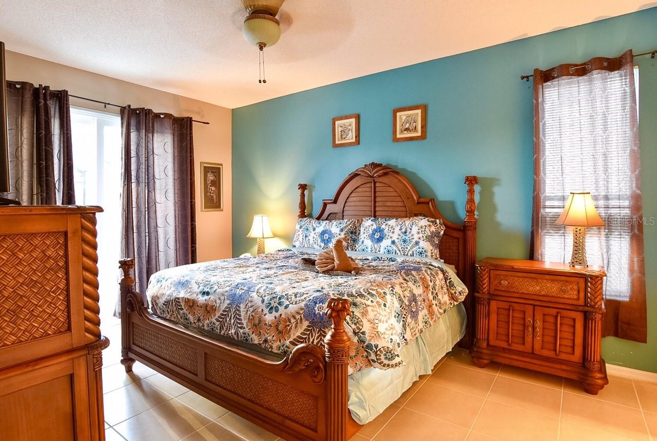 Image 7 of 18 For 977 Lake Berkley Drive