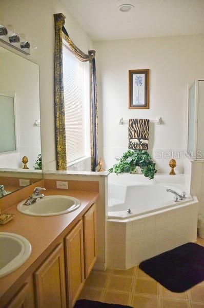 Image 8 of 18 For 977 Lake Berkley Drive