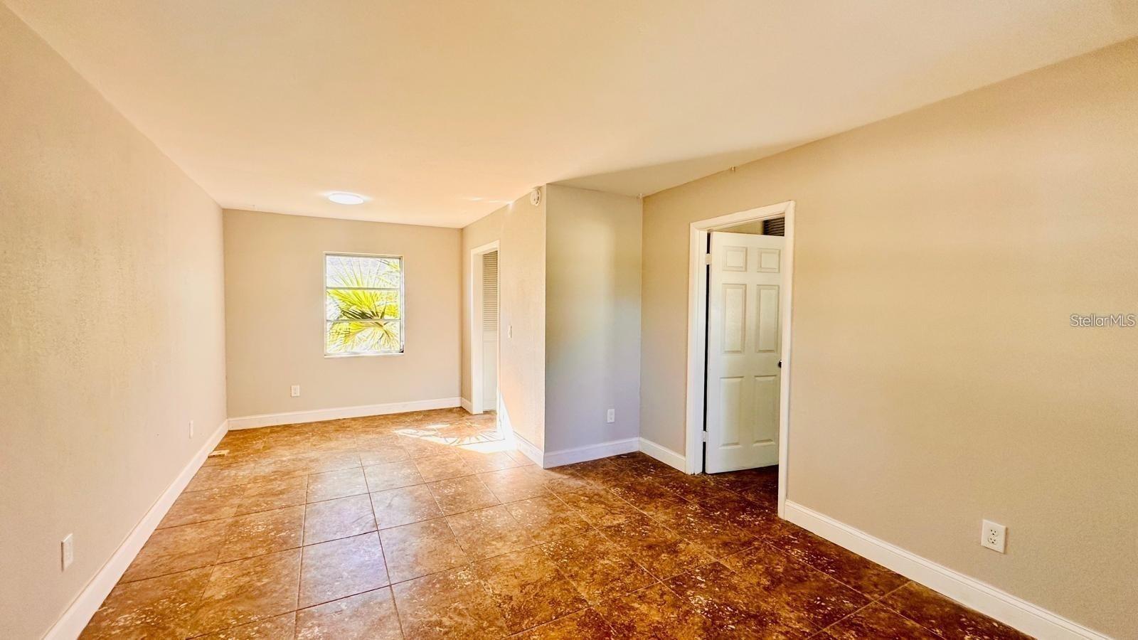 Image 4 of 6 For 390 Haines Boulevard 10