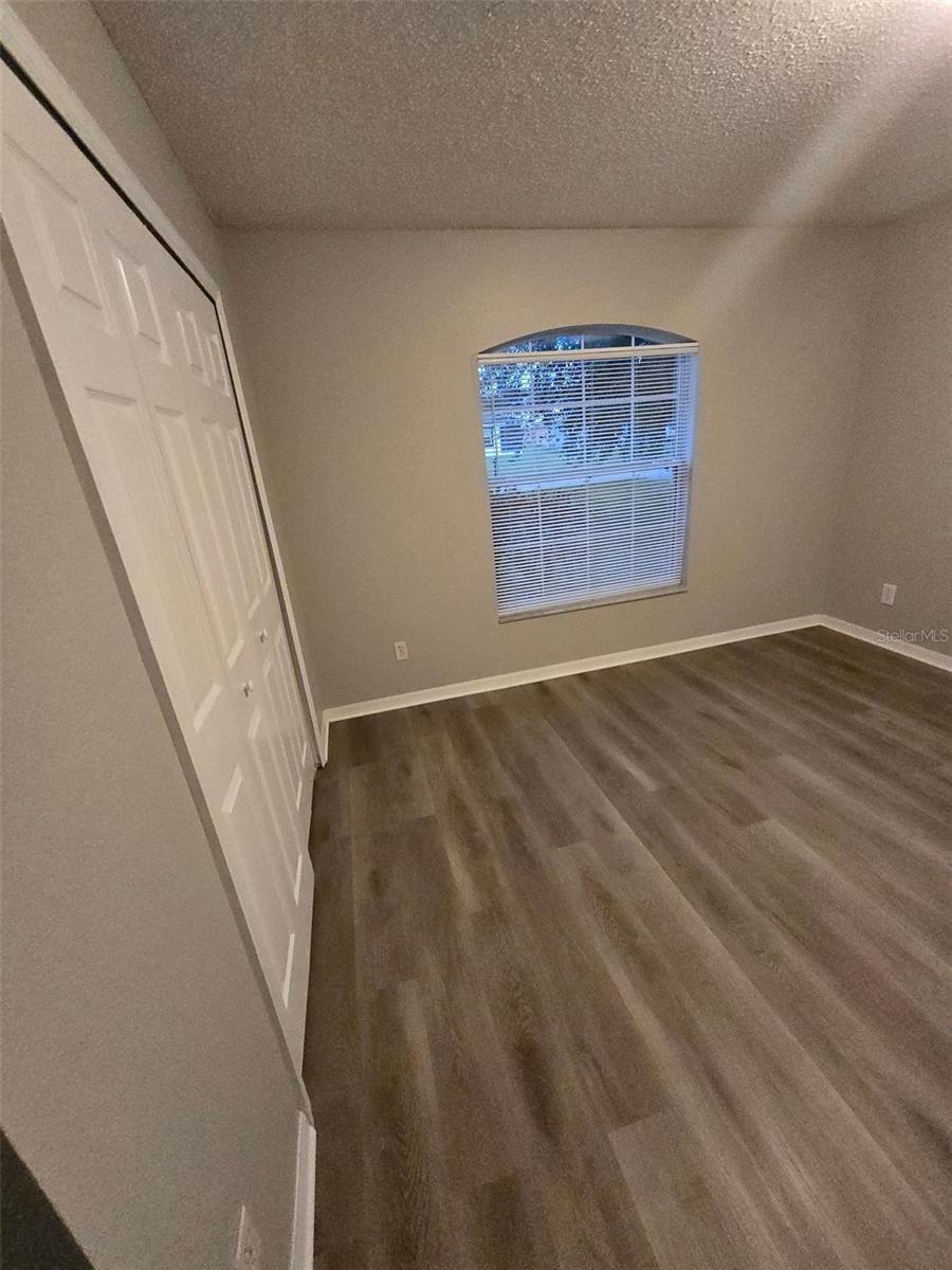 Image 10 of 33 For 542 Finch Court