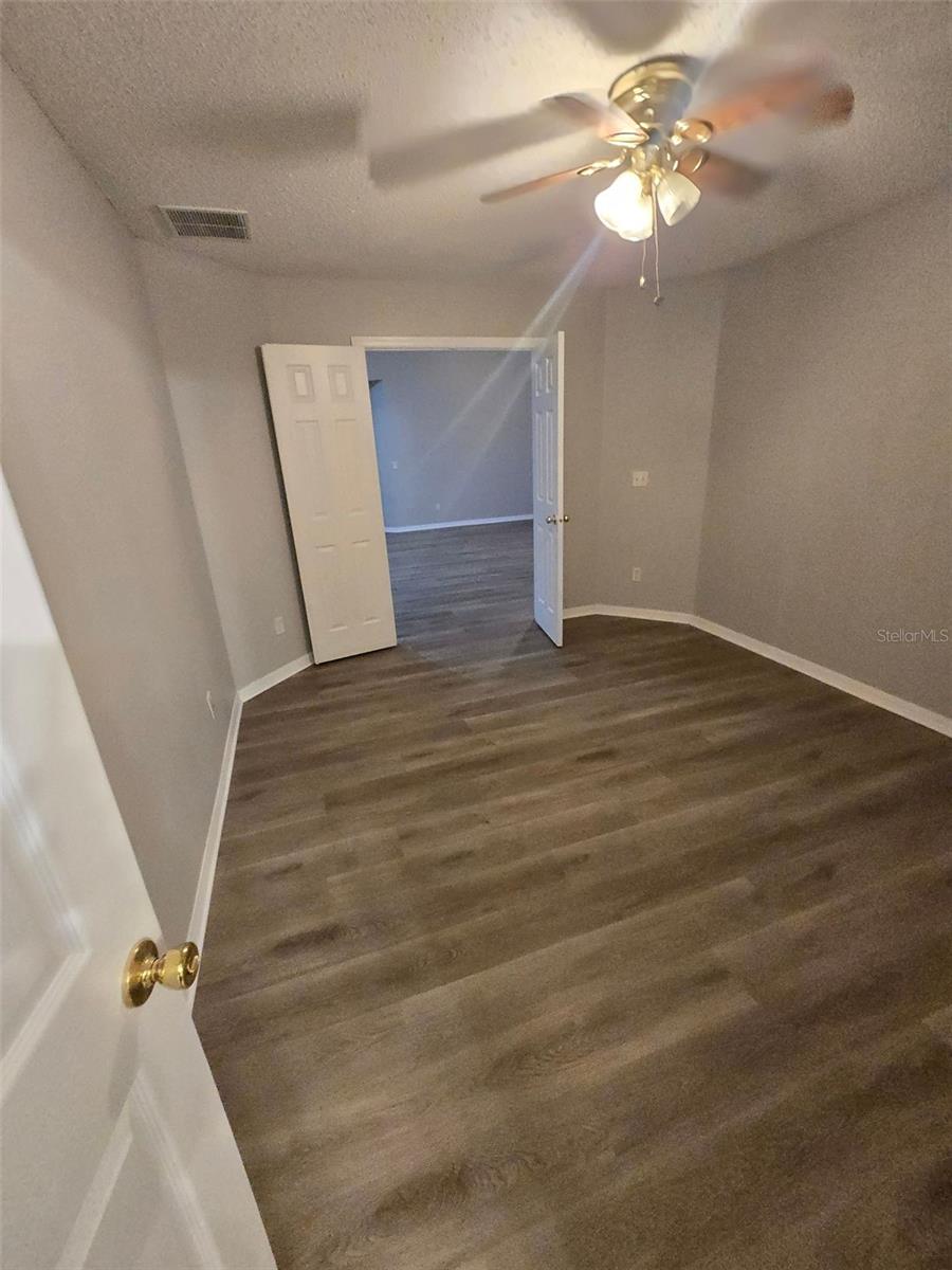 Image 17 of 33 For 542 Finch Court