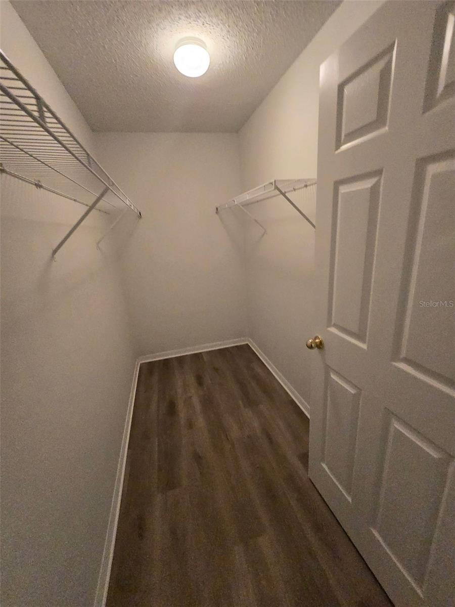 Image 22 of 33 For 542 Finch Court