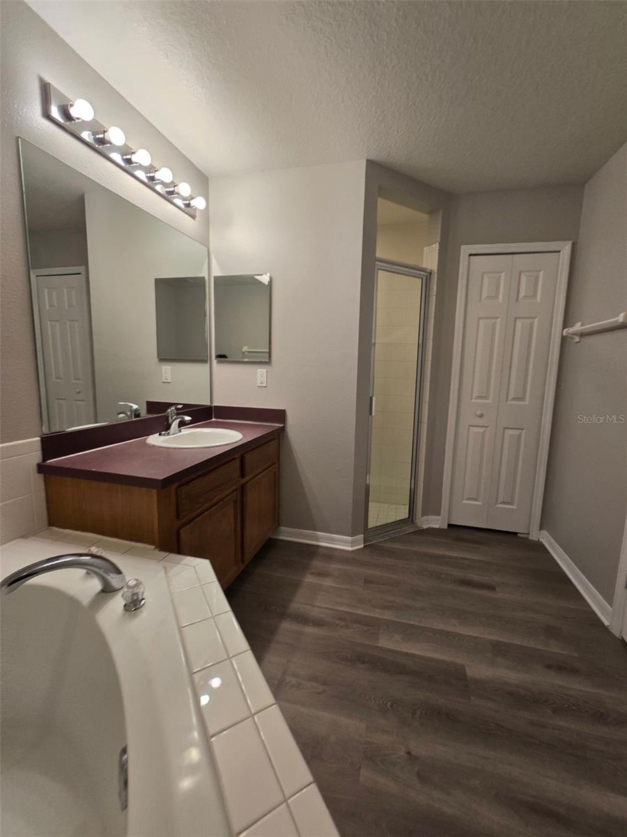 Image 24 of 33 For 542 Finch Court