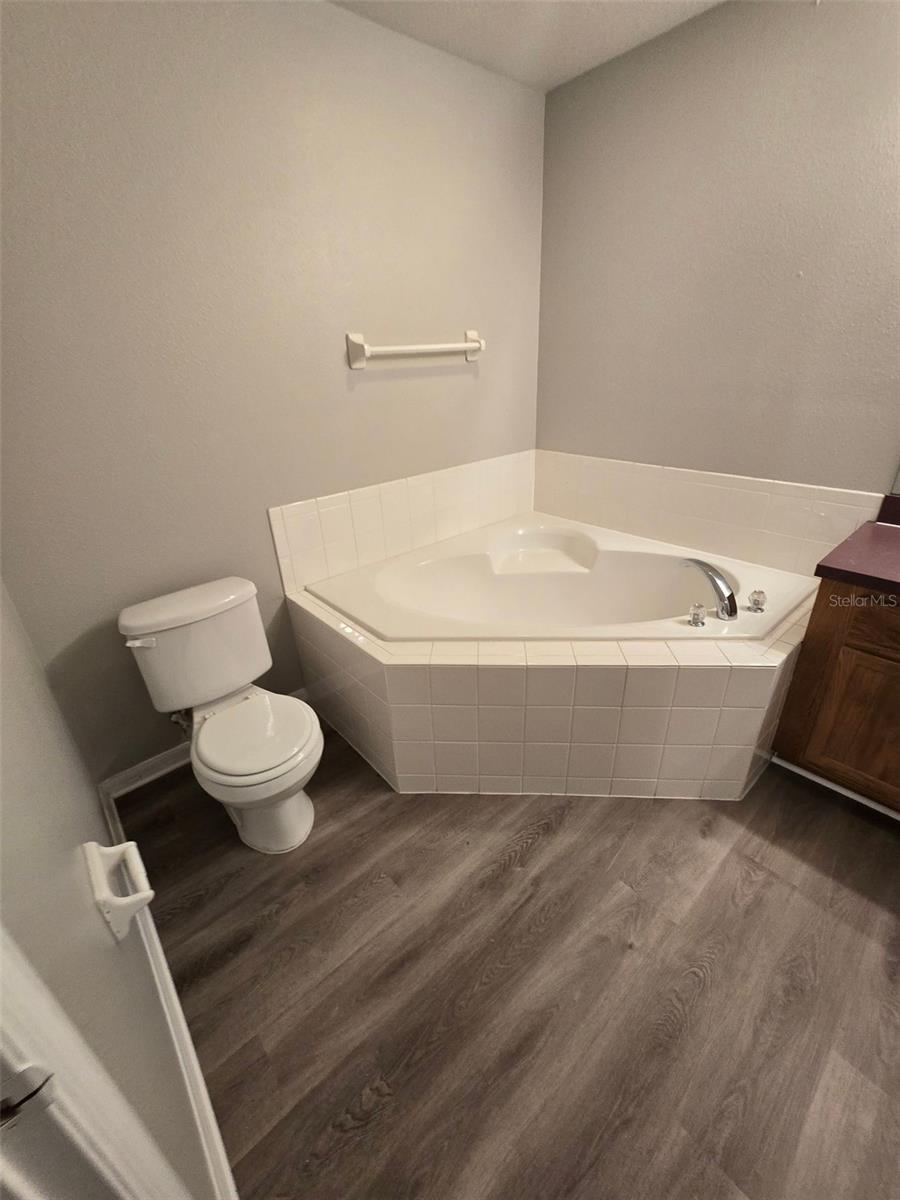 Image 25 of 33 For 542 Finch Court