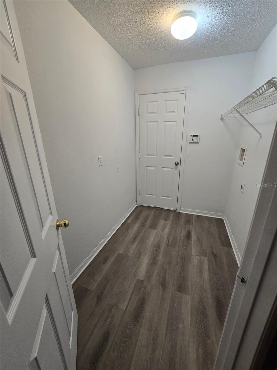 Image 29 of 33 For 542 Finch Court