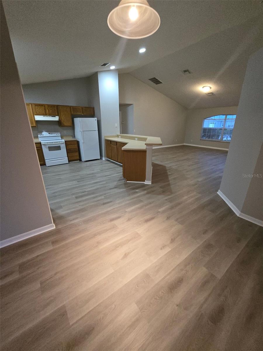 Image 5 of 33 For 542 Finch Court