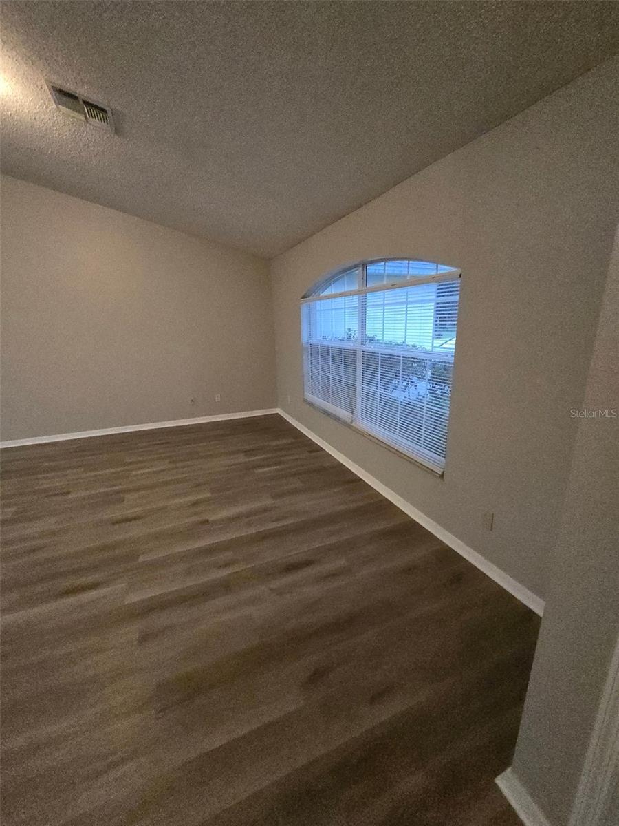 Image 9 of 33 For 542 Finch Court