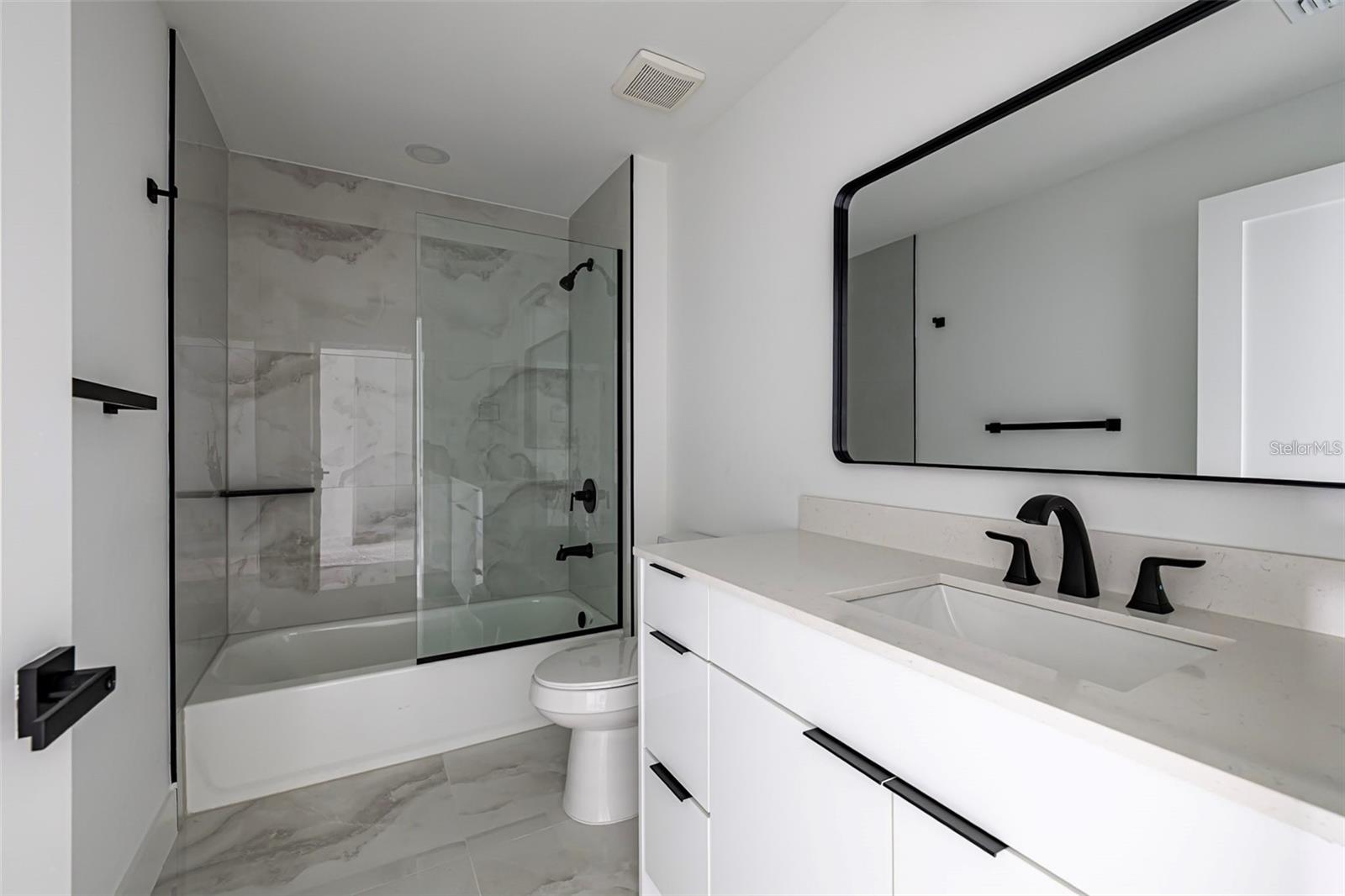 Image 15 of 23 For 2057 Barroso