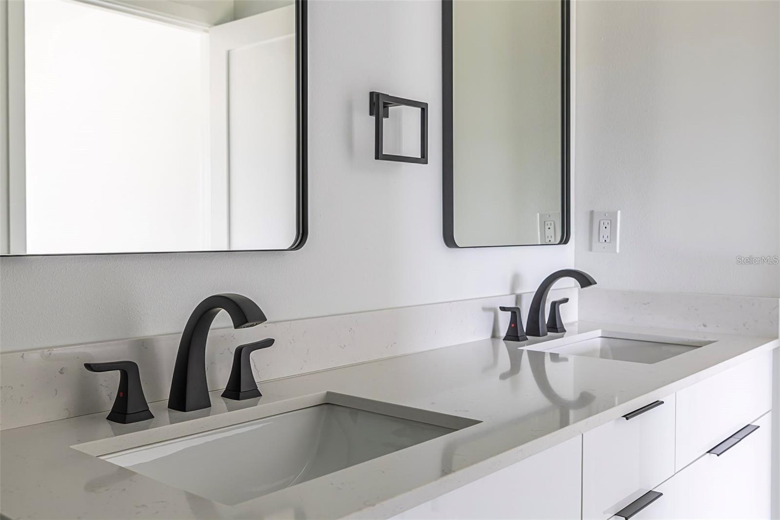 Image 16 of 23 For 2057 Barroso