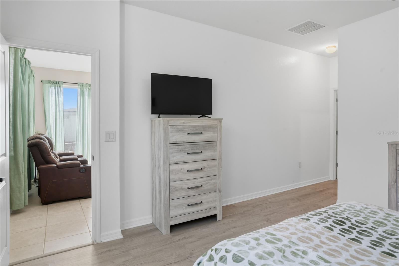 Image 18 of 39 For 2936 Scarlett Drive