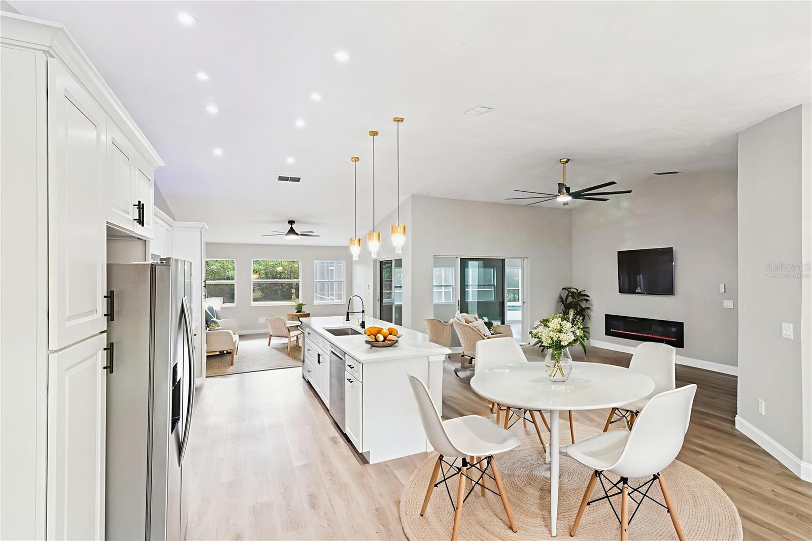 Image 14 of 52 For 2832 Smithfield Drive