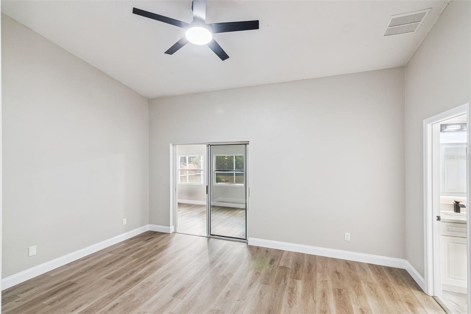 Image 33 of 52 For 2832 Smithfield Drive