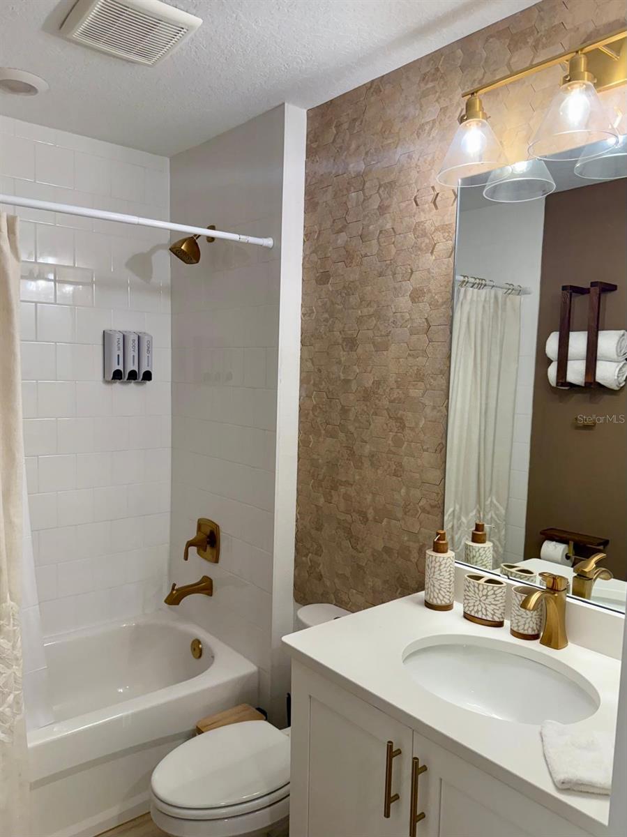 Image 19 of 33 For 803 Longboat Dr,