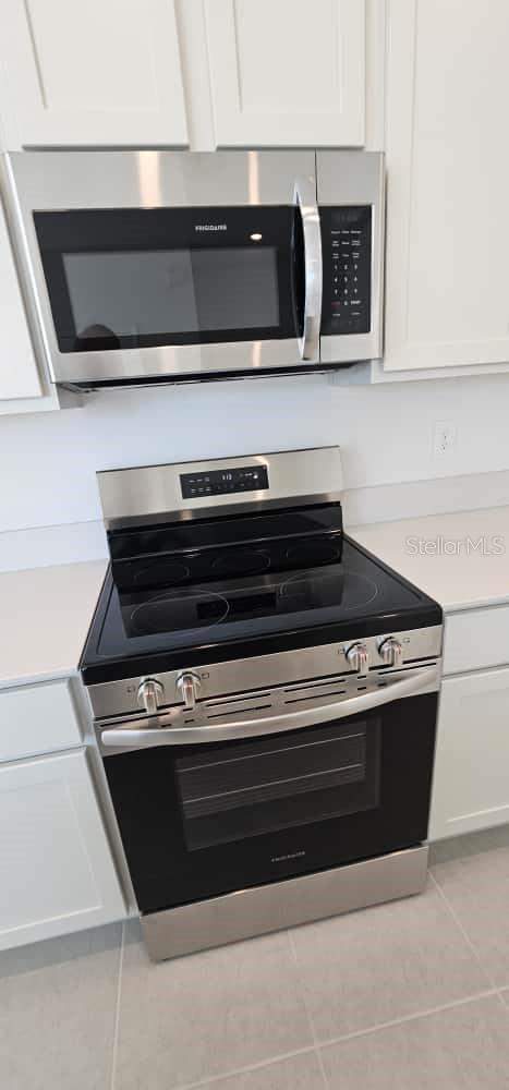 Image 10 of 39 For 548 Hart Lane