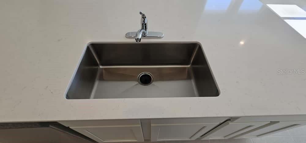 Image 13 of 39 For 548 Hart Lane