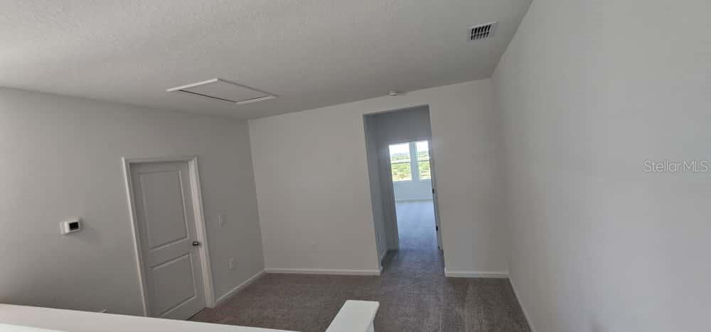 Image 16 of 39 For 548 Hart Lane