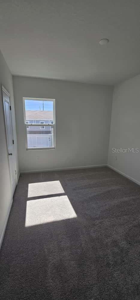 Image 22 of 39 For 548 Hart Lane