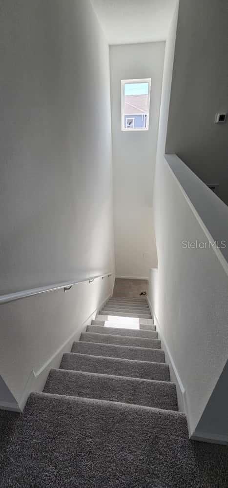 Image 29 of 39 For 548 Hart Lane