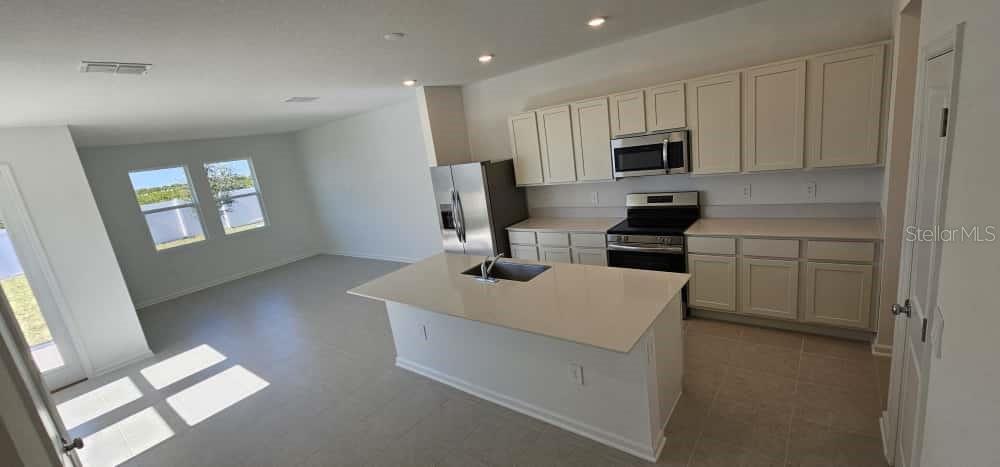 Image 4 of 39 For 548 Hart Lane