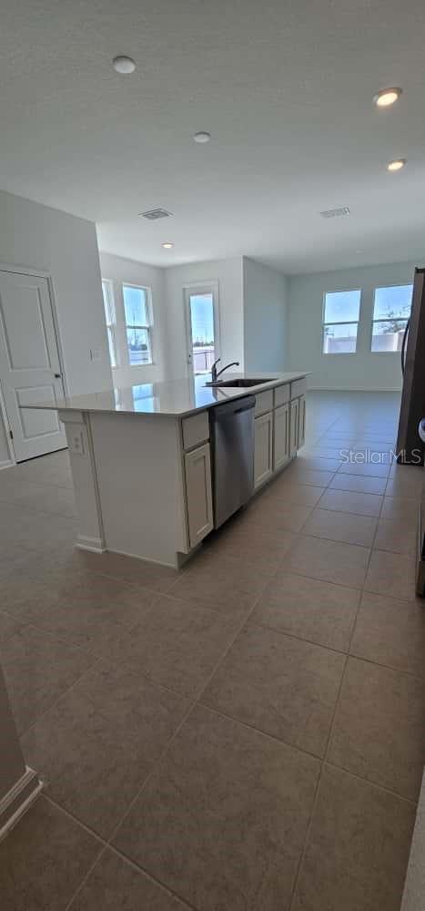 Image 9 of 39 For 548 Hart Lane