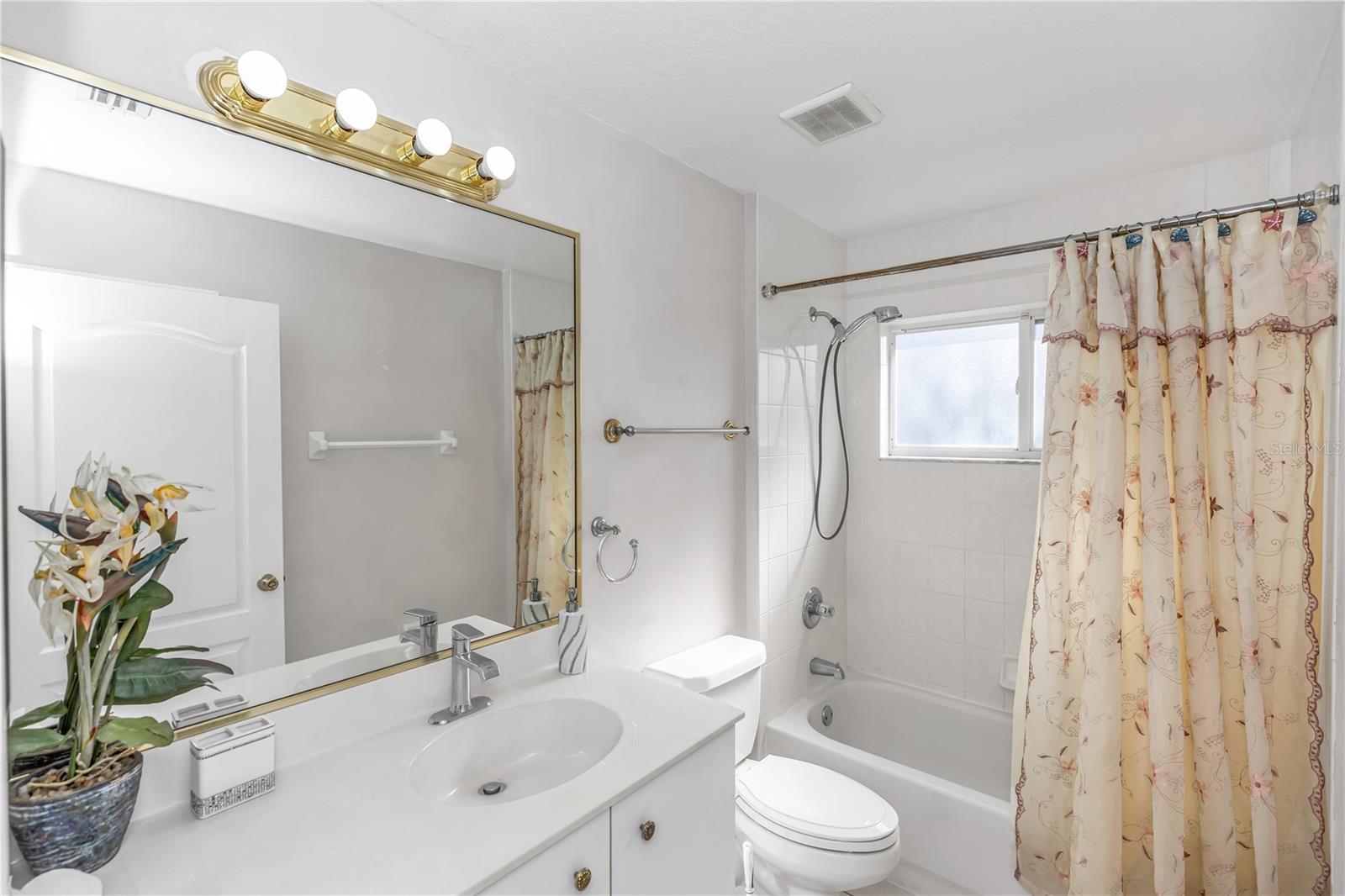 Image 12 of 37 For 6273 Palm Vista Street