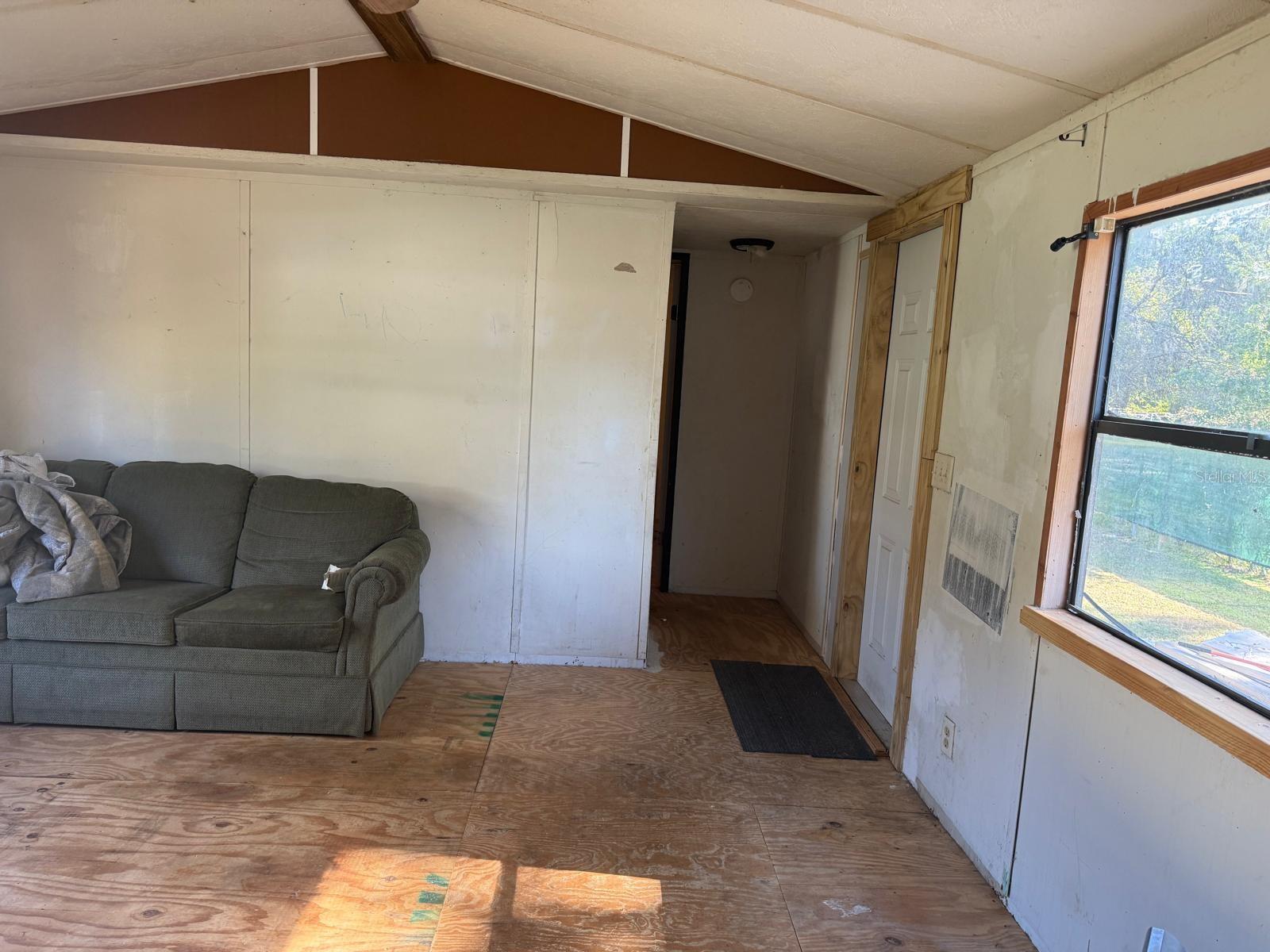 Image 5 of 9 For 836 Cr 481w  