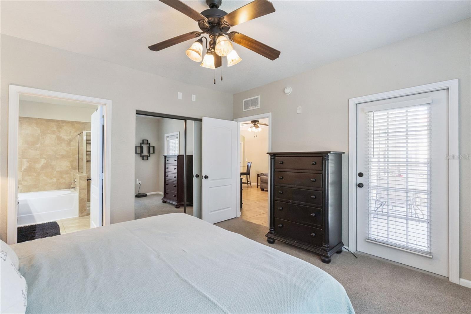 Image 15 of 51 For 904 Charo Parkway 523