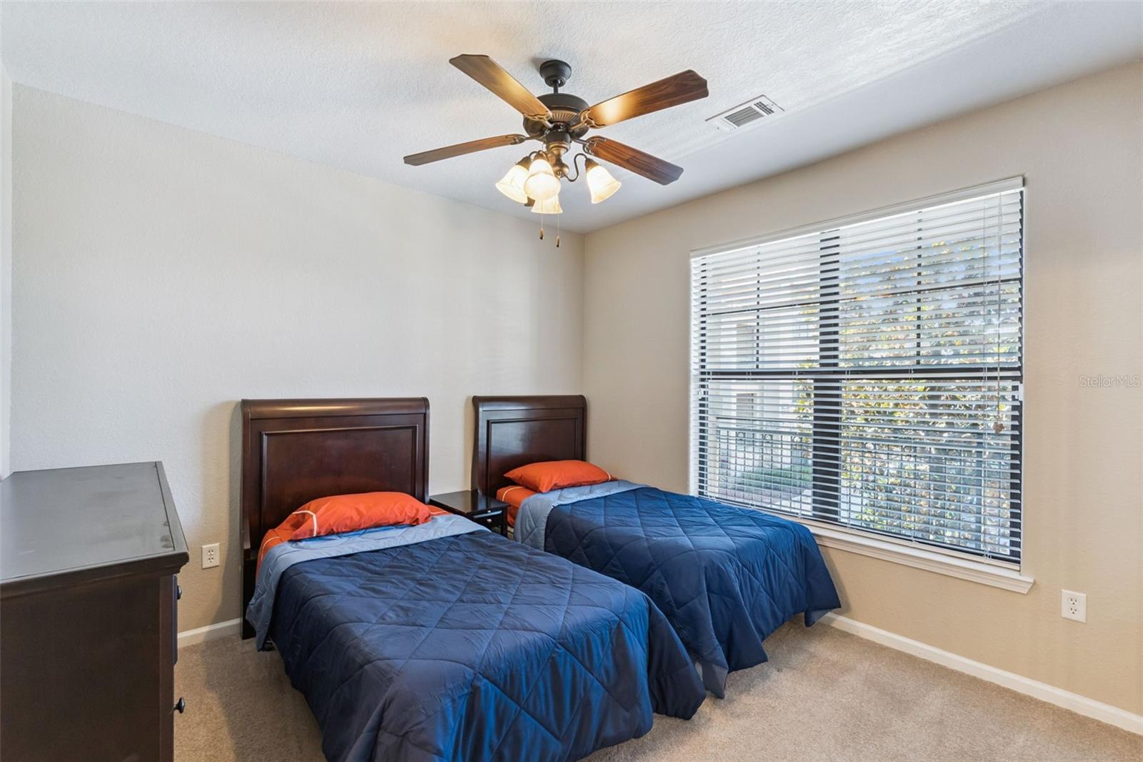 Image 19 of 51 For 904 Charo Parkway 523