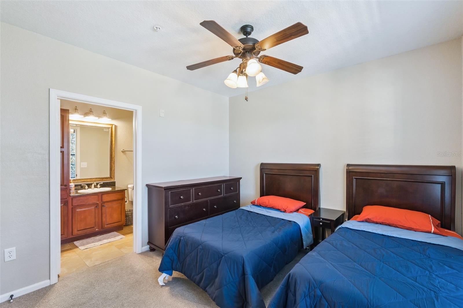 Image 20 of 51 For 904 Charo Parkway 523