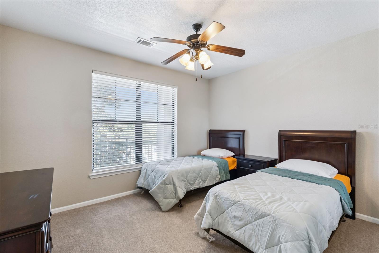 Image 21 of 51 For 904 Charo Parkway 523