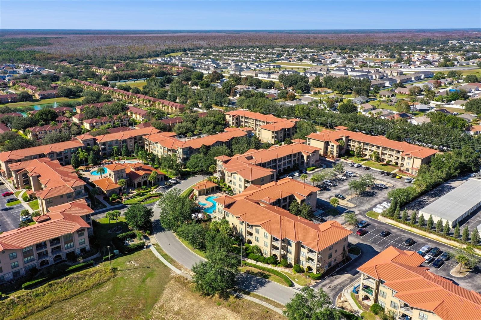 Image 36 of 51 For 904 Charo Parkway 523