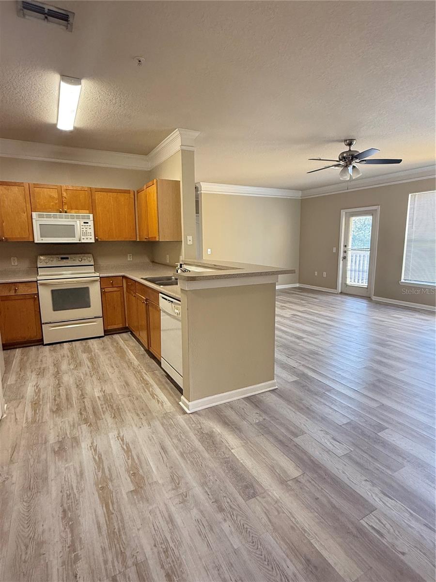 Image 5 of 10 For 8848 Villa View Circle  206