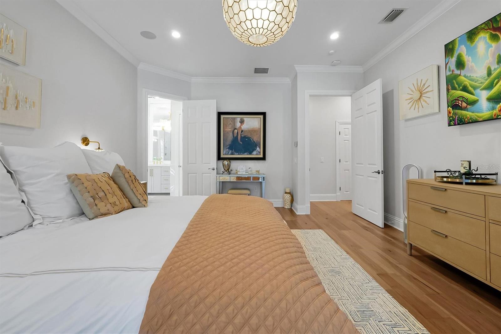 Image 30 of 87 For 81 Oakdale Street