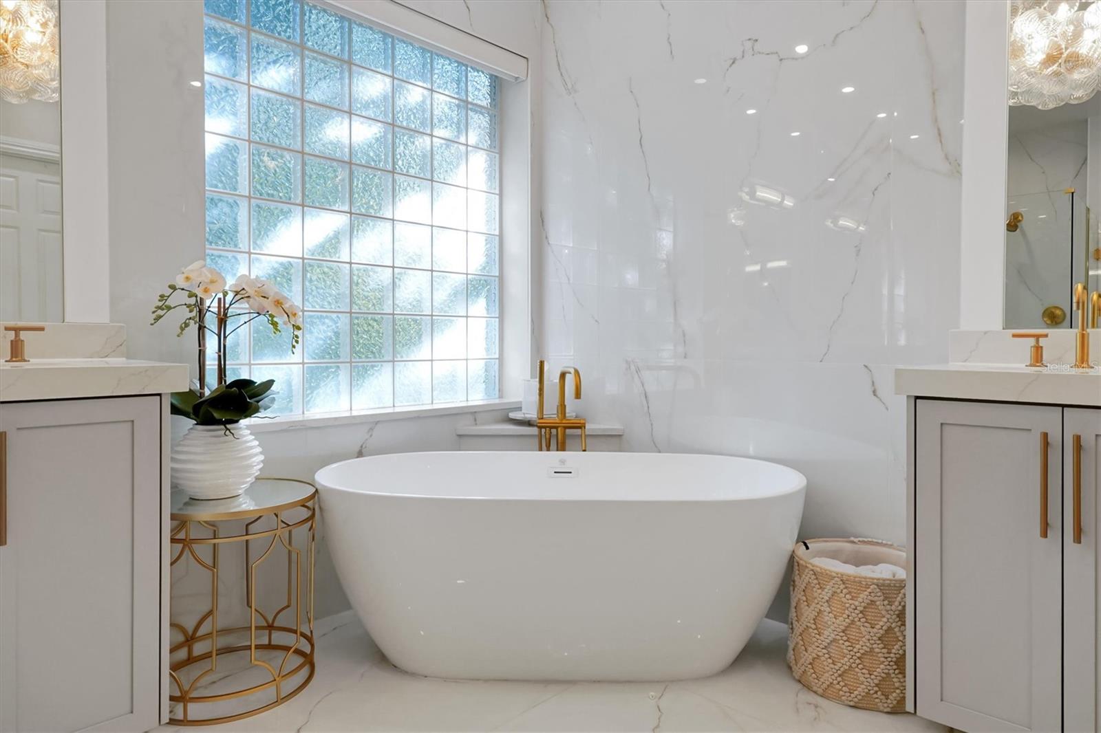 Image 32 of 87 For 81 Oakdale Street